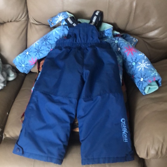 OSHKOSH B’gosh snowsuit…24 months, however, made big. - Picture 6 of 8